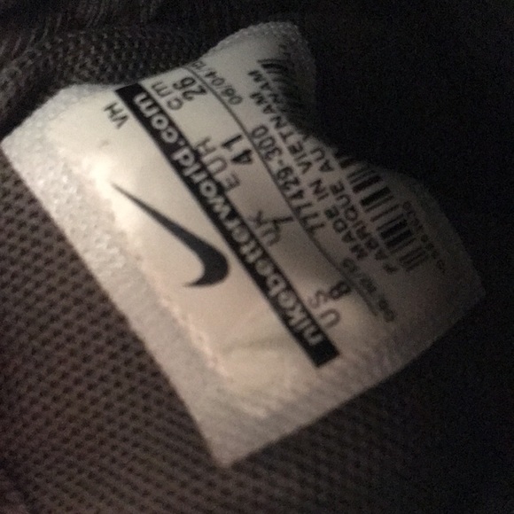 Nike, Roshe One Running Shoe, Size 8 - Picture 7 of 7